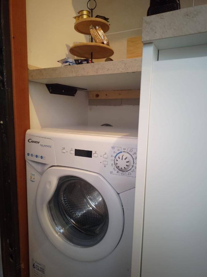 Guazzo Apartment - Self Check-In Парма Екстериор снимка