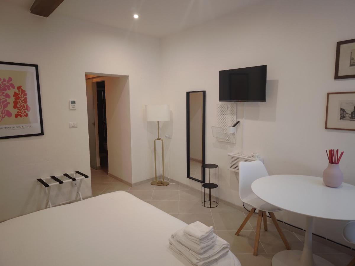 Guazzo Apartment - Self Check-In Парма Екстериор снимка