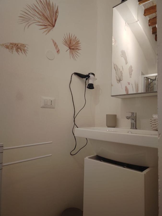 Guazzo Apartment - Self Check-In Парма Екстериор снимка