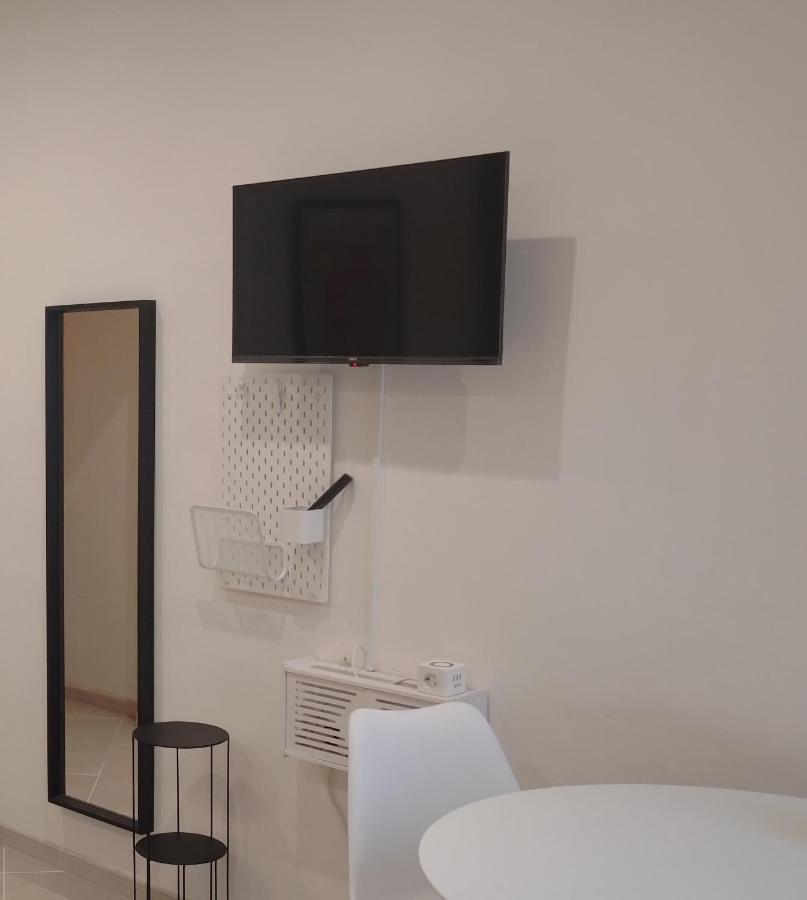 Guazzo Apartment - Self Check-In Парма Екстериор снимка